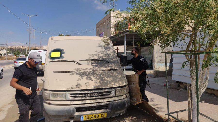 اخلاء مركبات من الشوارع في عدة بلدات